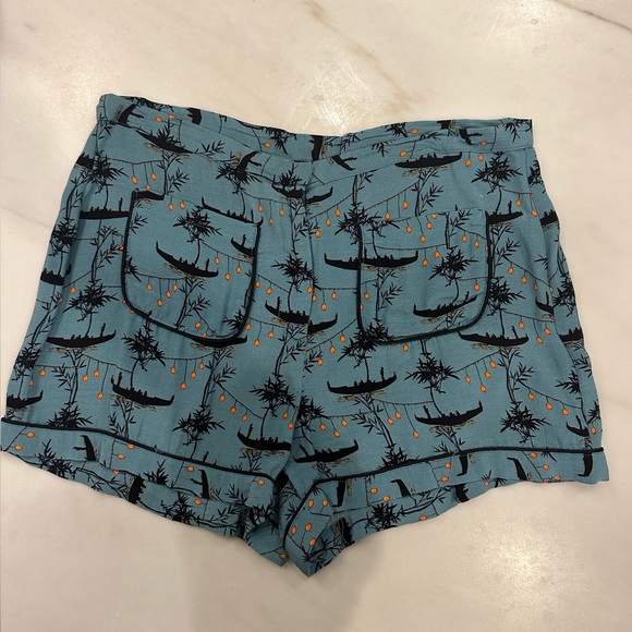 TOPSHOP size 8 shorts. - Picture 1 of 4